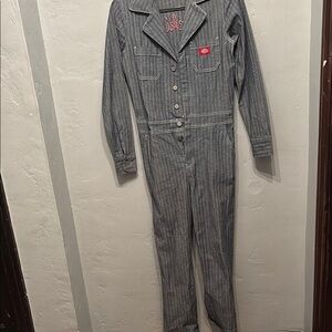 Coverall women dickies true to size 
Maybe worn once